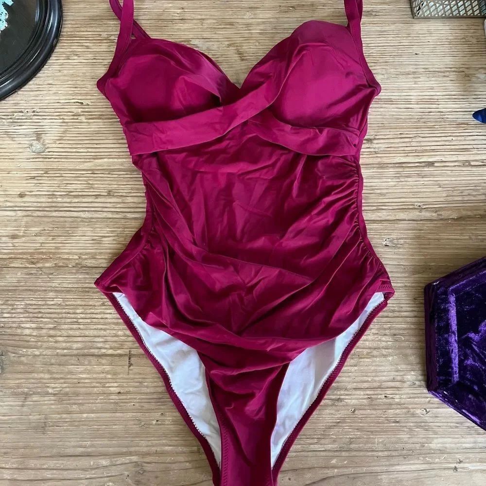 Cupshe Raspberry Flattering Cross Cup Swimsuit sz M EUC